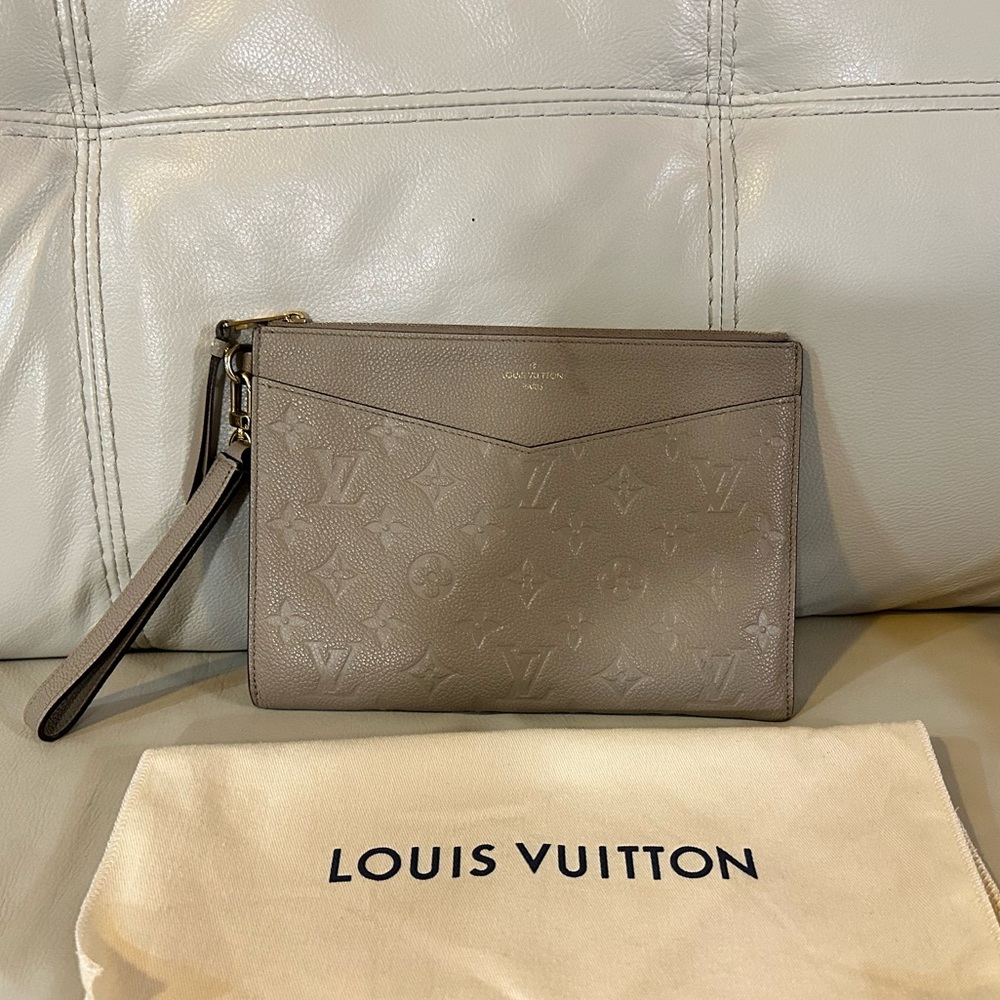 Louis Vuitton Melanie Pochette MM